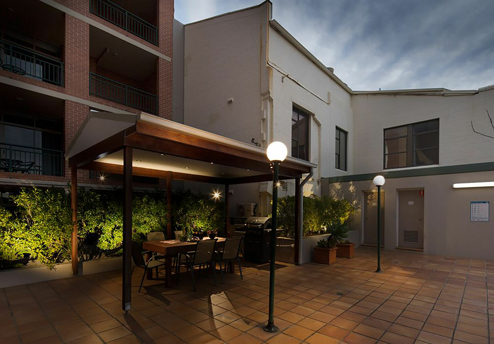 Best Western Plus Camperdown Suites ซิดนีย์ ภายนอก รูปภาพ